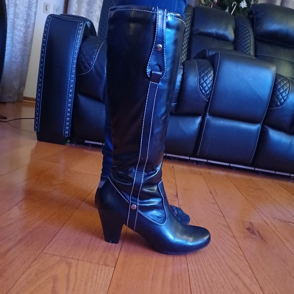 Just below knee high boots - Picture 5 of 5